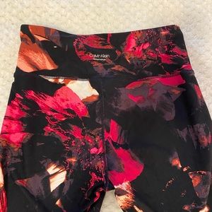 NWOT Calvin Klein Floral Cropped High Waist Performance Leggings